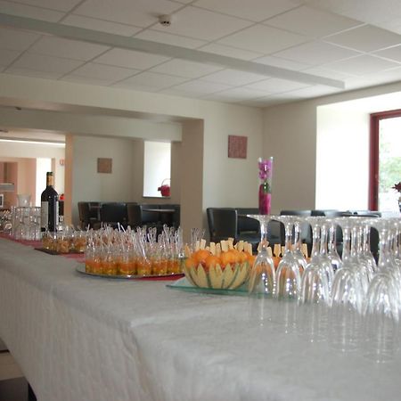 Gite Du Haut Cantal - Appartements Meubles Avec Kitchenette Et Chambres Sans Kitchenette Condat  외부 사진